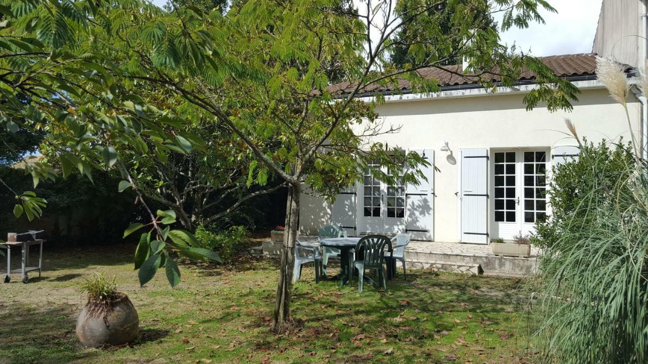 L'Abri D'Emilie Villa Saint-Xandre Exterior photo