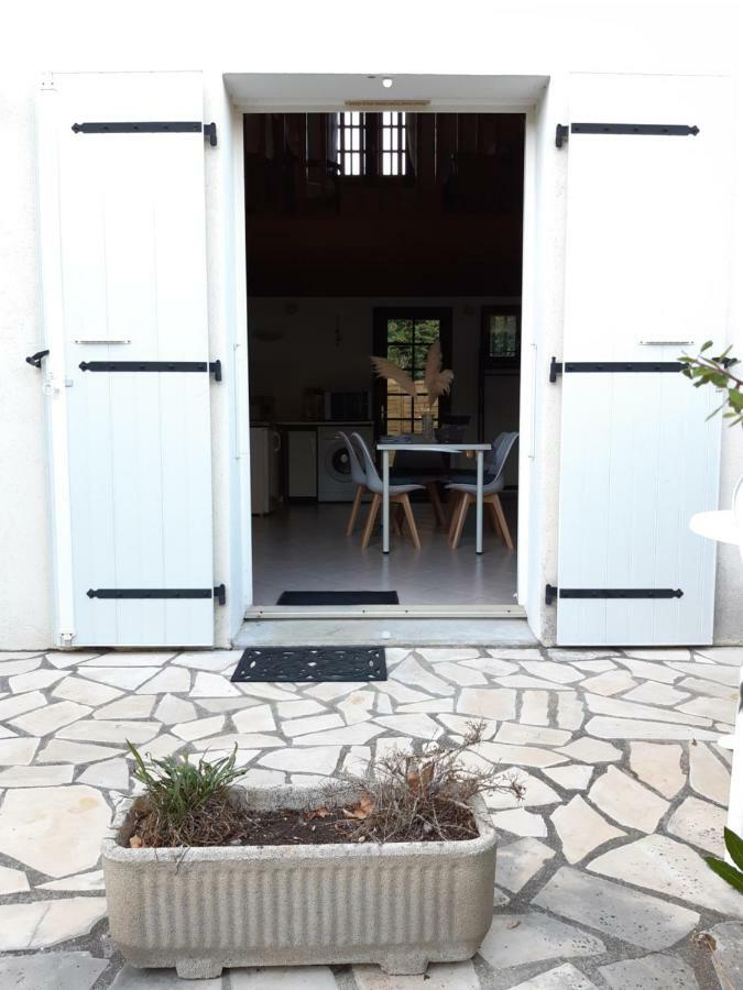 L'Abri D'Emilie Villa Saint-Xandre Exterior photo